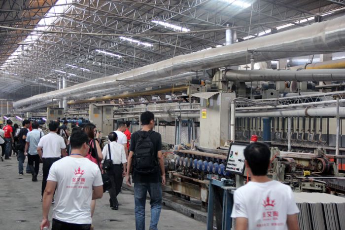 媒體記者團參觀金艾陶瓷磚肇慶生產(chǎn)基地