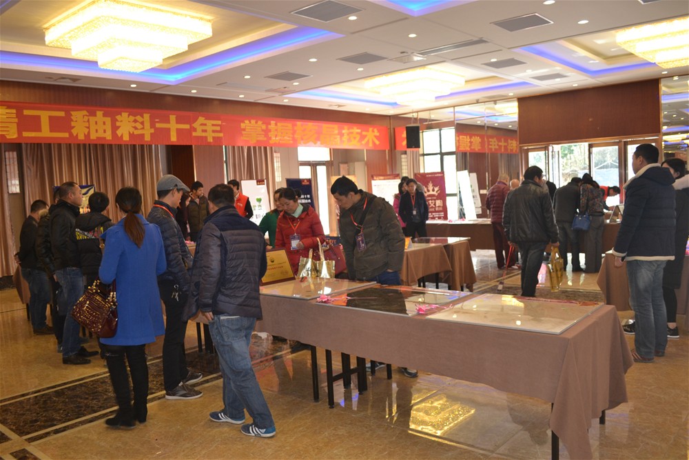 瓷磚代理商朋友品鑒金艾陶瓷磚金剛釉II代產(chǎn)品