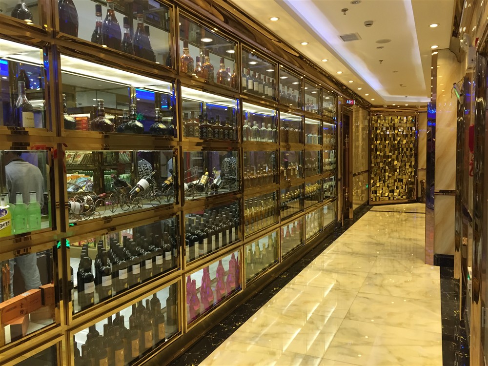 昆明喜臨門量販式KTV工程全部采用金艾陶瓷磚微晶石產(chǎn)品鋪貼