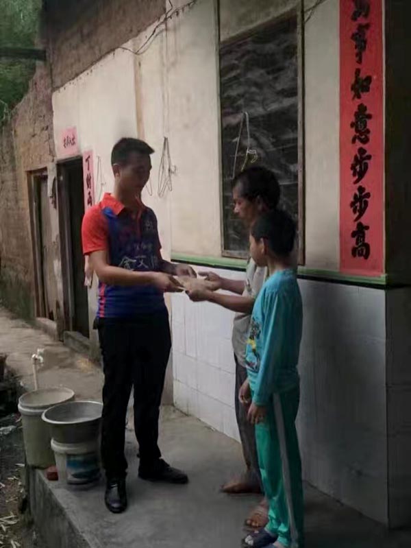 健康運(yùn)動，致力善舉，興寧金艾陶足球隊(duì)好樣的！