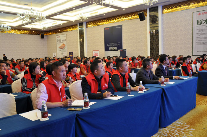 1月9日，陶瓷一線品牌金艾陶瓷磚2016年經(jīng)銷商財(cái)富會(huì)在寶隆國際大酒店隆重舉行。