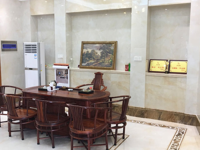 【專賣(mài)店推薦】陶瓷一線品牌金艾陶瓷磚潮南店實(shí)景鑒賞