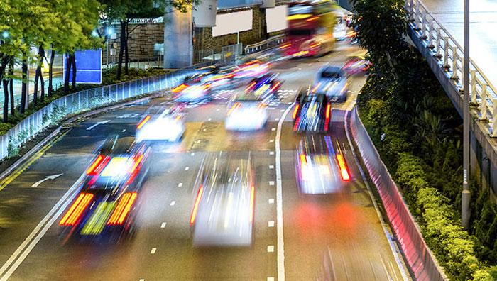 生活在一個(gè)城市，每天處于熙熙攘攘的人群，每天過(guò)一種忙忙碌碌的生活，有時(shí)候會(huì)感覺(jué)到一絲疲憊，車來(lái)人往，永遠(yuǎn)來(lái)去匆匆，停不下來(lái)。快節(jié)奏讓我們來(lái)不及享受須臾的趣樂(lè)時(shí)光。