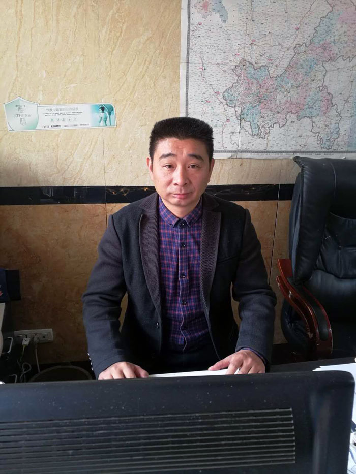 金艾陶瓷磚重慶大足區(qū)代理商胡洪軍：沒有做不成的事，只有不會(huì)做事的人