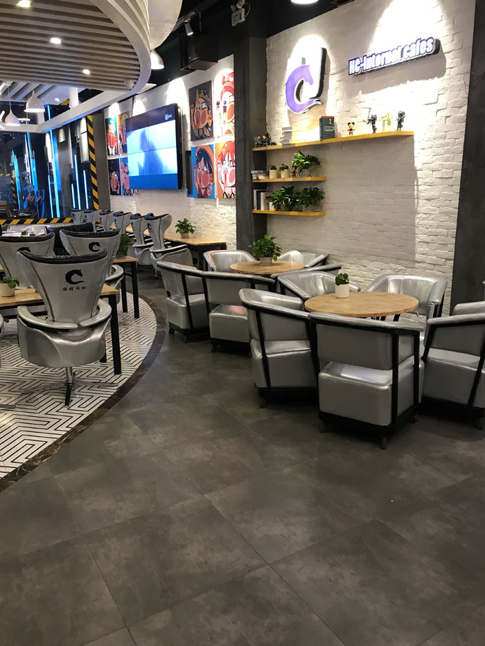 金艾陶現(xiàn)代仿古磚案例:別說了，一起去這個(gè)1000方的網(wǎng)咖開黑！