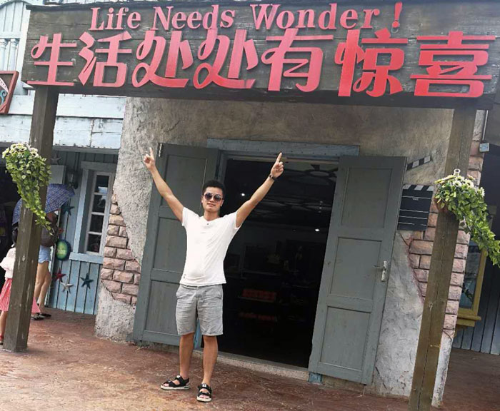 身為年輕一代的90后，但他看起來卻比同齡人多了那份沉穩(wěn)，他就是本次專訪的新聞人物——湖南岳陽(yáng)總代理秦志雄。