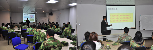 金艾陶在廣州黃埔軍校進(jìn)行軍事拓展特訓(xùn)