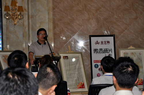 董事長(zhǎng)劉鴻祥做總結(jié)性發(fā)言