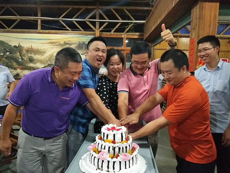 金艾陶喜迎三周年慶，感恩同行