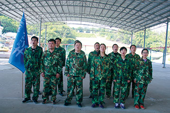 2017年2月13-15日，金艾陶“虎狼道”戶外拓展訓(xùn)練圓滿結(jié)束