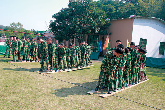 2017年2月13-15日，金艾陶“虎狼道”戶外拓展訓(xùn)練圓滿結(jié)束