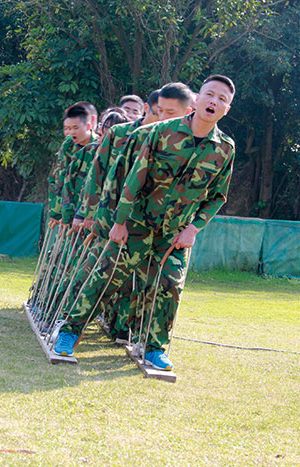 2017年2月13-15日，金艾陶“虎狼道”戶外拓展訓(xùn)練圓滿結(jié)束