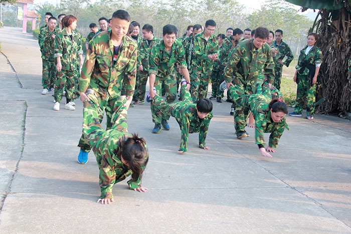 2017年2月13-15日，金艾陶“虎狼道”戶外拓展訓(xùn)練圓滿結(jié)束