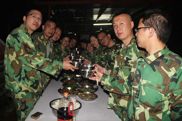 2017年2月13-15日，金艾陶“虎狼道”戶外拓展訓(xùn)練圓滿結(jié)束