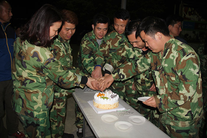 2017年2月13-15日，金艾陶“虎狼道”戶外拓展訓(xùn)練圓滿結(jié)束