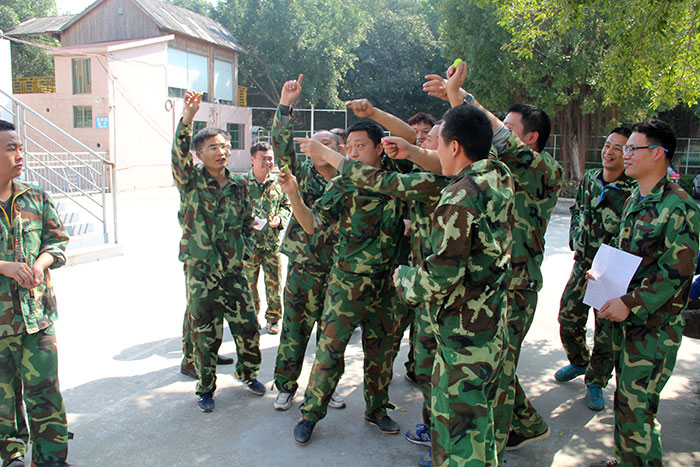 2017年2月13-15日，金艾陶“虎狼道”戶外拓展訓(xùn)練圓滿結(jié)束